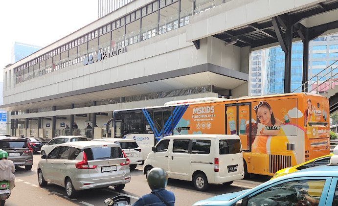 Cara beriklan di halte bus